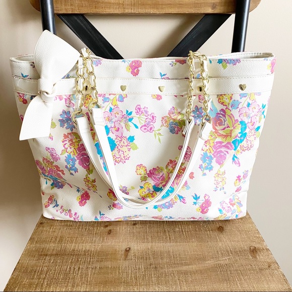 Betsey Johnson Handbags - Betsey Johnson Purse